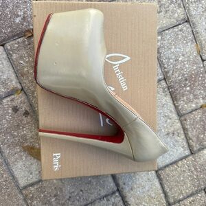 Christian Louboutin Daffodile Sz 9.5